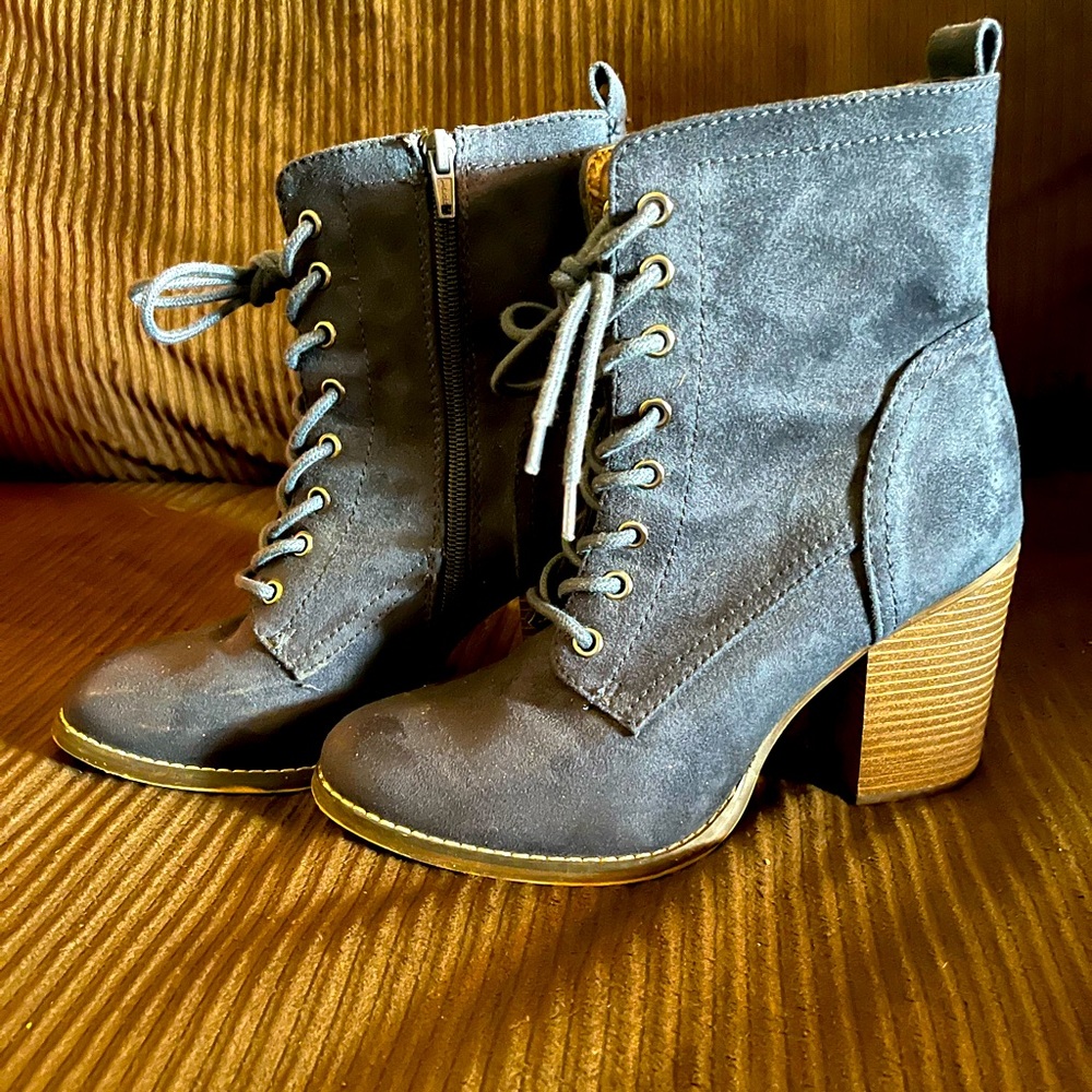 Gently worn navy blue suede boot with 4 inch heel.